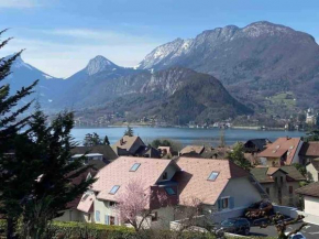 Appartement Duplex vue lac et montagne à Talloires